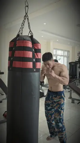 Tập võ để rèn luyện sức khoẻ, để bảo vệ bản thân và gia đình, chứ không phải để đi uýnh nhau.  Học võ thì nhớ học võ đạo, võ đức trước khi học quyền cước.  #xuhuong#Fitness#kickboxing#chubodoitapgym 