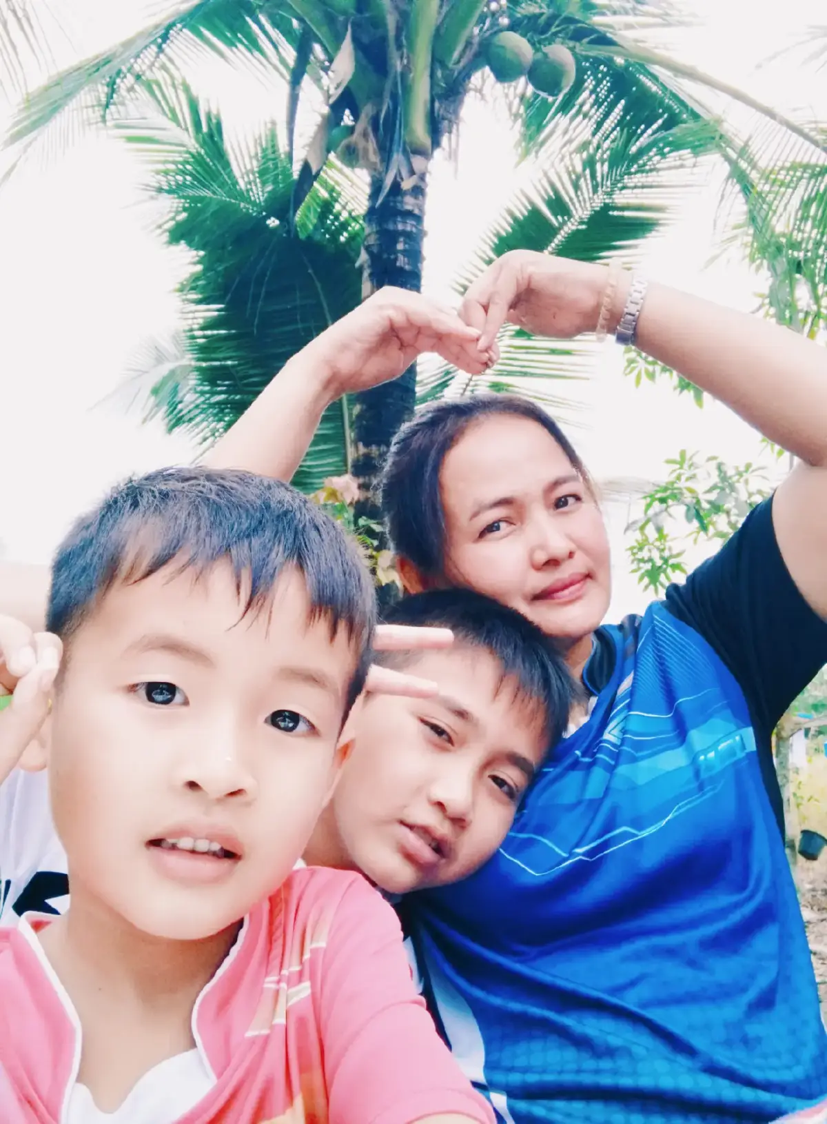 #ภาพai #ครอบครัว  รักพวกเธอน่ะ..