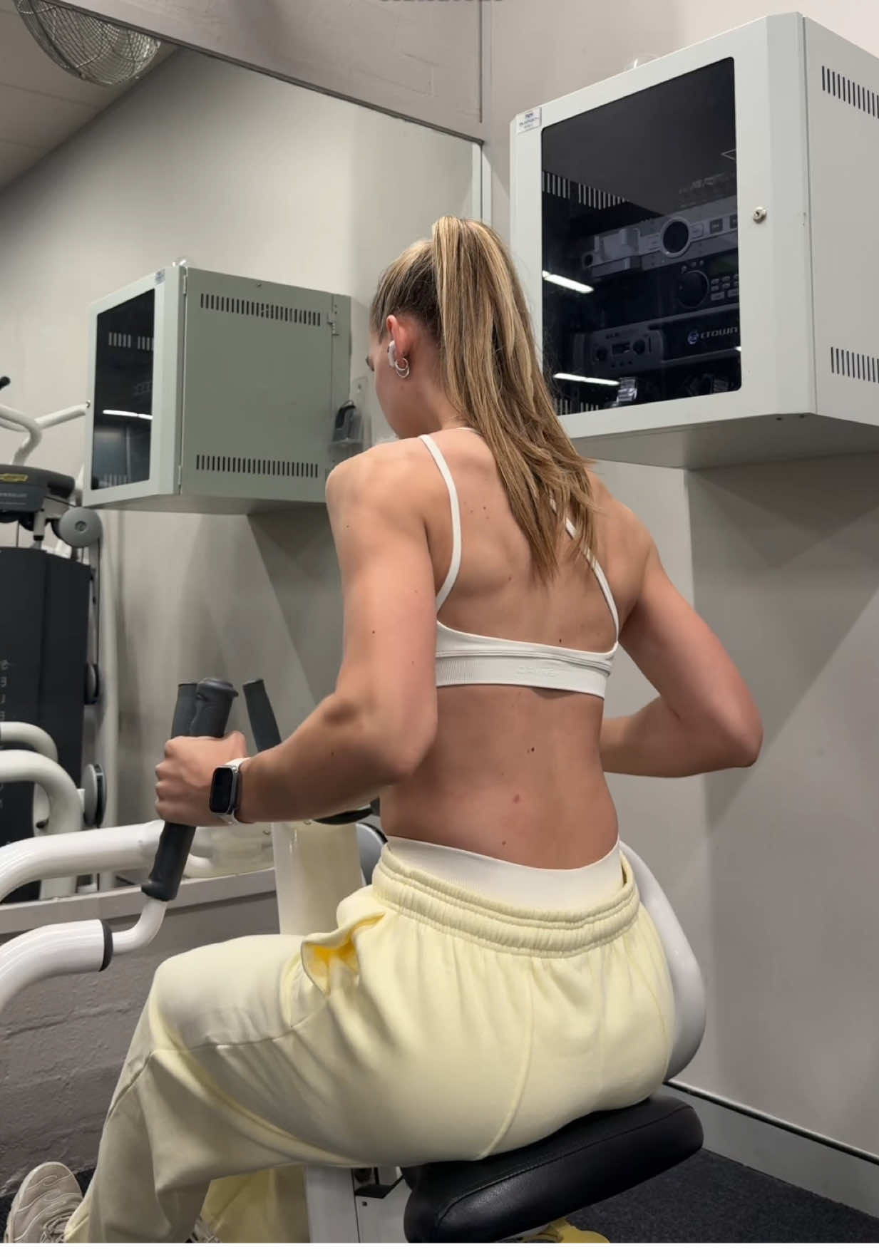 the back gains from this exercise >> fit is @DFYNE !! 