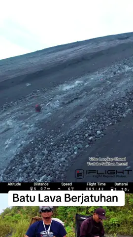 Batu Lava Berjatuhan #merapi #merapierupsi #jogja #magelang24jam @iFlight 