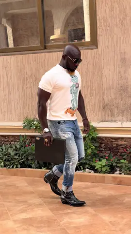 Walk in the glory of the Lord 🙏. Happiness is what I pray for everyday in my precious life. Happy Sunday 🙏🙏.