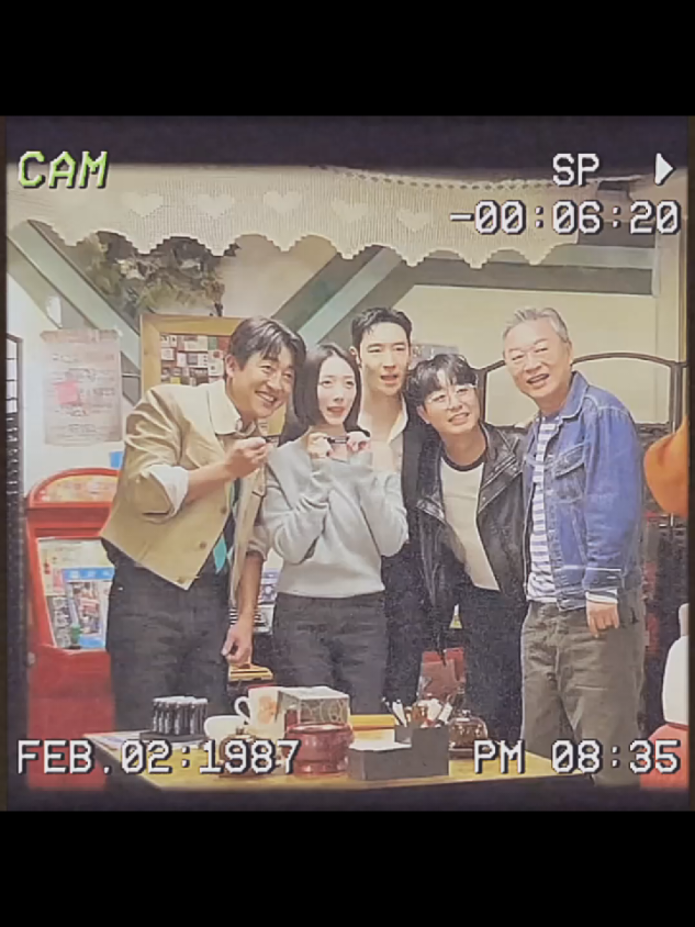 Walaupun banyak drama kedepannya yang bakal aku tonton. Walaupun nanti aku ketemu squad di drakor lain yang nggak kalah keren. Mereka bakal selalu jadi squad kdrama yang palingggggggg berkesan buat aku. Pada akhirnya, cepat atau lambat kebersamaan mereka di drama pasti menemui titik akhir. Tapi aku harap, kekeluargaan mereka bakal tetap terjalin di kehidupan nyata yang mereka jalani Dan aku selalu berharap bisa liat mereka lagi di kesempatan baik lainnya, 🌈🚕  ~~~~~~ maaf ya guysss aku agak mellow karena kebawa desas-desus ini bakal jadi season terakhir 🥺😭 #leejehoon #pyoyejin #kdrama #taxidriver3 #fyp 