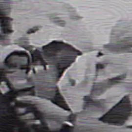 الديربي بين الرائد والتعاون سيظلّ حدثًا خالدًا في ذاكرة كرة القدم القصيمية، لكن ما لا يتغير عبر السنين هو الشعور الراسخ بأن الرائد يحمل حضورًا مميزًا، شخصية أقوى، وهيبة تتفرد بها مواجهاته. فمهما تبدلت الأجيال وتغيرت الظروف، تبقى ملامح الفريق الأحمر دليلًا على صلابة ووعي بتاريخ الديربي ومعناه في كل ديربي، تتجلّى هذه الهوية بأوضح صورها. الرائد لا يدخل المباراة عشوائيًا، بل بثبات ورؤية واضحة، كمن يعرف مجريات اللقاء مسبقًا، وكأن الديربي جزءٌ من تكوينه الطبيعي. وهنا ينشأ انطباع لا يُمحى لدى كل متابع، مفاده أن الرائد يمتلك اليد العليا في المواجهة، ليس فقط بالنتائج، بل بالشعور الذي يفرضه حضوره #fyp #foryou #explore #alraed #foryoupage 