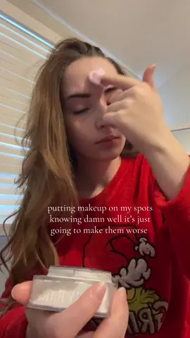 Bit of a bad habit of mine, but I’m sure it’s fineee 😅😅 #foryoupage #girlytok #makeup #skincare #diorconcealer @Dior @Diorbeauty 