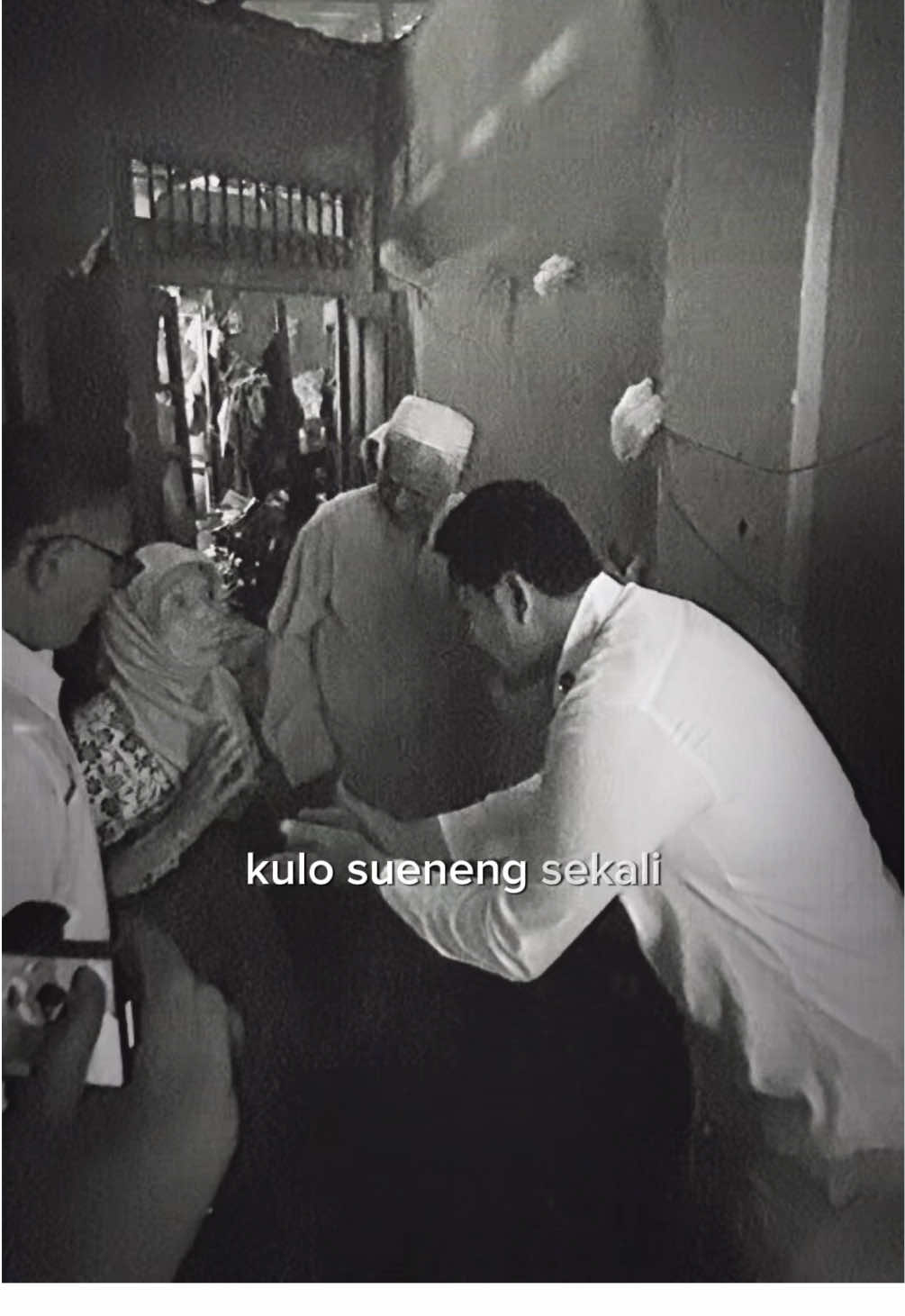 Semoga perbaikan yang dilakukan dapat membantu Pak Ghozali dan keluarga meraih kehidupan yang lebih layak dan sehat Bantuan ini mungkin sederhana, namun doa yang disampaikan kepada kami adalah energi besar untuk terus bekerja dan melayani masyarakat dengan sepenuh hati.  #rtlh #marbot #kureksari #cakband1 #bupatisidoarjo #daily #sidoarjobaik 