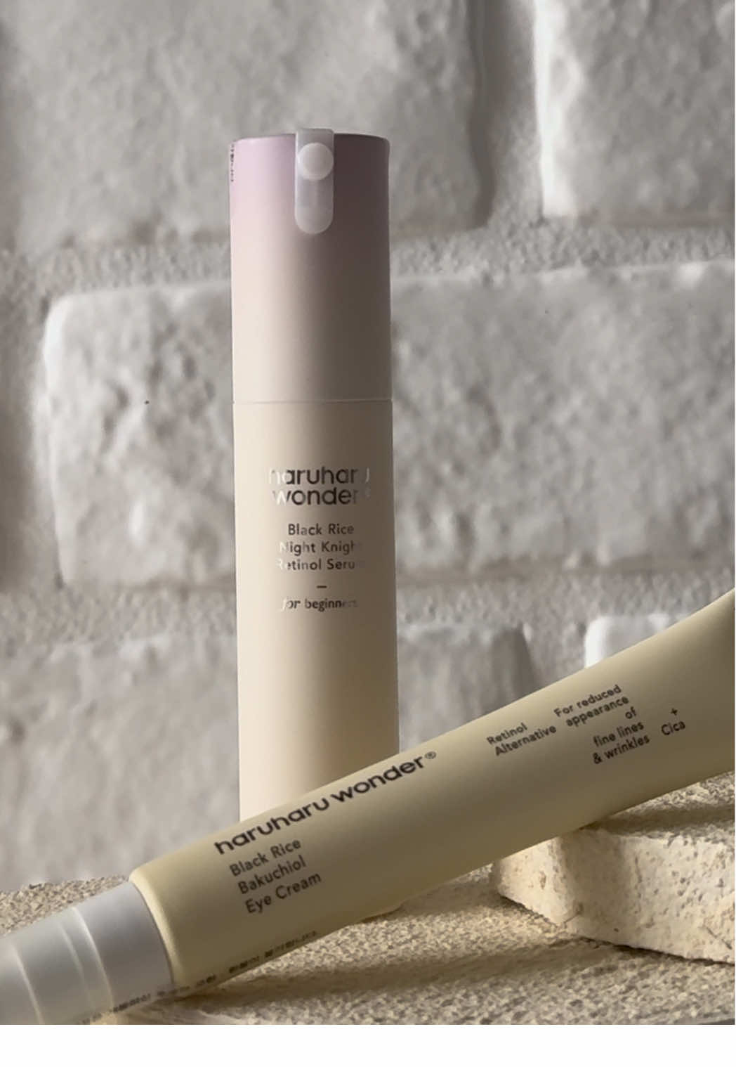 Haruharu wonder x yesstyle  Focus sur mon duo de choc anti âge @haruharu wonder  haruharu wonder Black Rice Night Knight Retinol Serum : a utiliser le soir de préférence , ne pas oublier le sfp.   Black Rice Bakuchiol Eye Cream: pour un regard lissé et rajeuni . Disponibles sur @YesStyle code promo FAERY1212 #slowaging #SensitiveSkin #BlackRice #haruharuwonder @YesStyleInfluencers #haruharueyecream