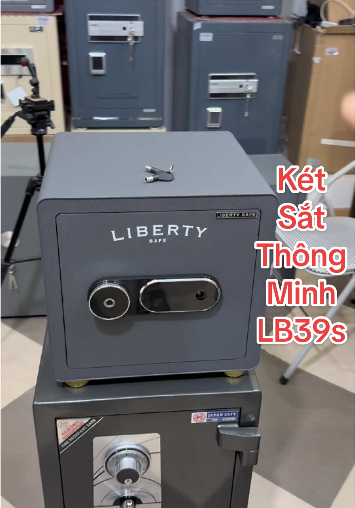 Lb39s là mẫu két sắt mini thông minh có báo trộm về dt dễ sử dụng với vân tay và mã số #ketsat #ketsatmini #ketsatthongminh 