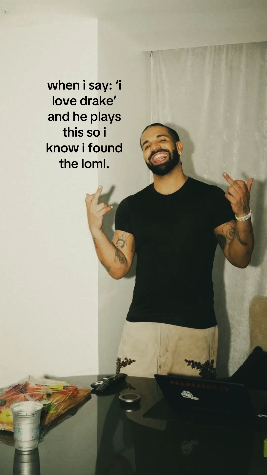 you lookin good girl #shutitdown #drake #foryou #fyp #viral 