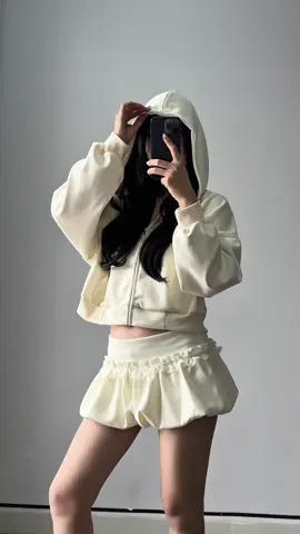 Set xinh mùa đông nè tận dụng được cái áo khoác hehe #tuoihiriviu #setthudong #setmuadongnu 