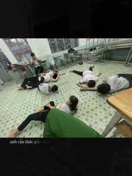 Kết thúc rồi, không còn những ngày ở lại tối muộn cùng nhau, không còn những lần xin thầy cô 15p để múa, không còn hẹn nhau ra cà phê để chờ đến giờ tập vì không muốn về nhà, không còn những lần cãi vả nhỏ nhặt để bài diễn tốt hơn, không còn những lần chạy đi tìm chỗ tập nữa, có duyên năm sau mình sẽ làm tiếp nhé #vannghe #lopyeudau 