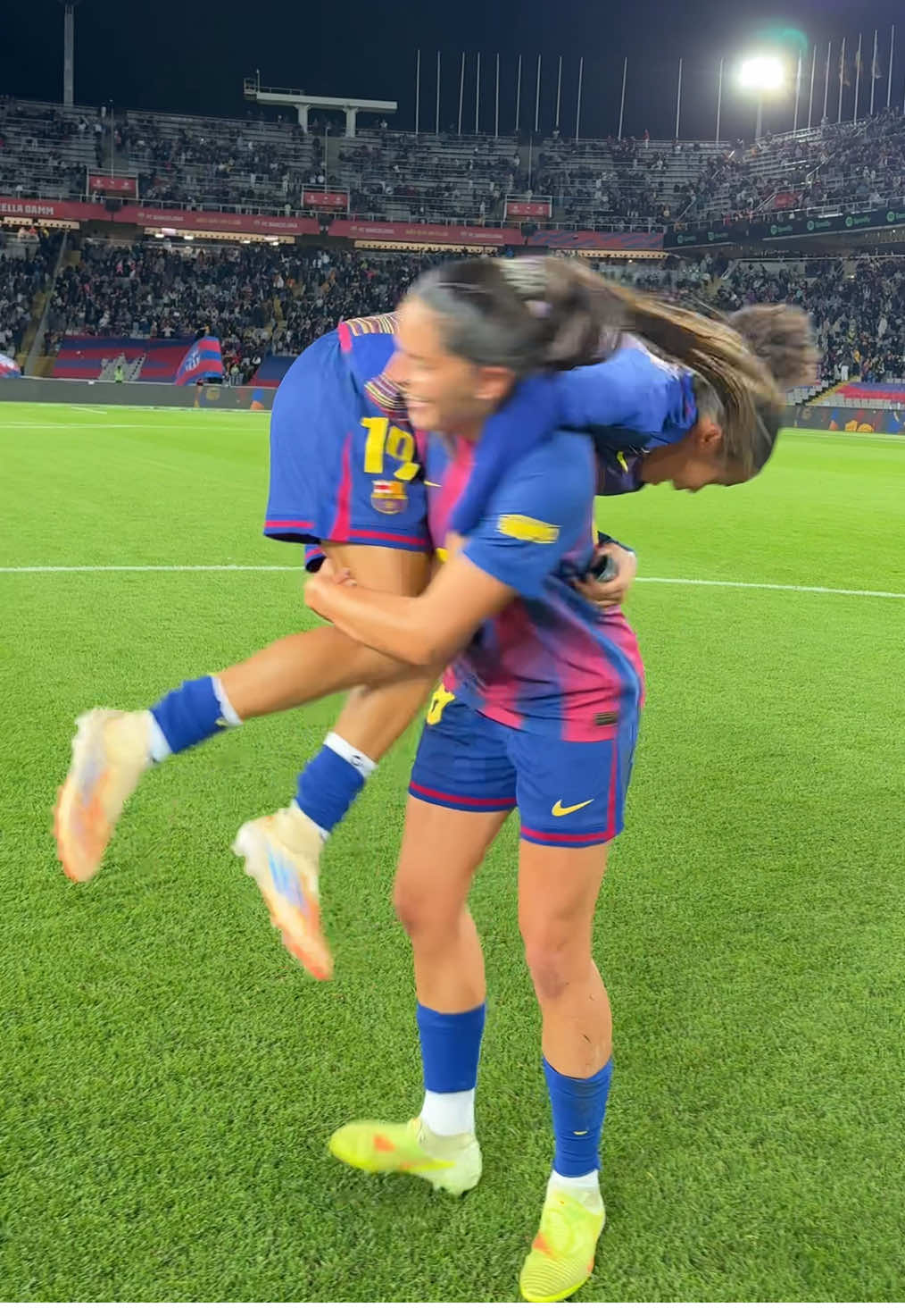 Gira com una baldufa 🤣 #fcbfemeni #barçaontiktok #ElClasico #deportesentiktok #fcbarcelona 