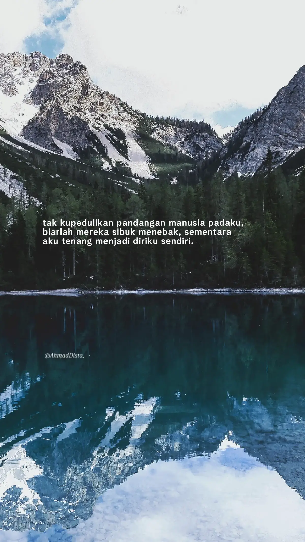 Bahan-bahan📝: 2 porsi nasi 50gr daging ayam potong dadu 2 butir telur 3 siung bawang merah, cincang kecil 2 bawang putih, cincang kecil 2 batang daun bawang, potong 1 buah cabai keriting 1 sdm kecap manis 2 sdm kecap ikan 1 sdm saus tiram 1/2 sdt kecap asin 1/2-1 sdm gula 1/2 sdt merica 1/2 sdt margarin 1 sdt kaldu jamur Minyak untuk menumis Cara membuat🥢: 1.Panaskan sedikit minyak di wajan, lalu tumis ayam hingga matang dan kemudian  sisihkan. 2.Di wajan yang sama, panaskan sedikit minyak dan orak-arik telur sampai matang. Kemudian, masukkan semua bawang dan cabai. Aduk dan tumis hingga matang. 3.Masukan nasi, aduk hingga rata. Lalu, masukkan ayam suwir, dan semua bahan kecap, garam, merica, dan kaldu jamur, aduk kembali sampai rata. 4.Koreksi rasa. Jika sudah pas, angkat dan sajikan dengan lalapan timun atau selada. Selamat mencoba dan selamat menikmati!!! #katakata #4u #storytime #fyppppppppppppppppppppppp #xzyabc 