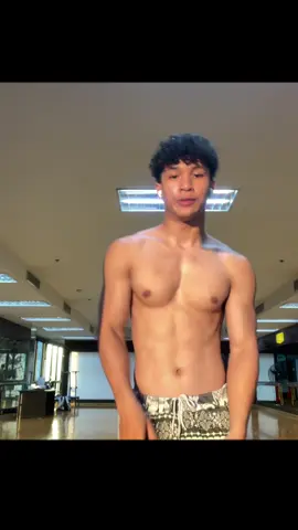 ใครว่าเพลงนี้เต้นง่ายย!! อาจจะไม่สนิทกับร่างกายตัวเอง#ผิวแทน #fyp 