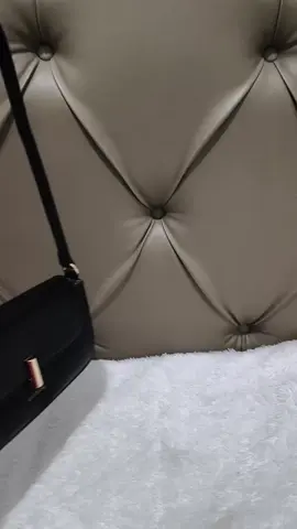 Tas simple tapi elegan dan mewah yang mau order di keranjang kuning #taswanita #tasbahu #tasbahuwanita #shoulderbags #mossdoom 