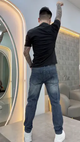 Phom quần slim . Chất jean mềm mịm co giãn . Đủ màu đủ sz ae tham khảo