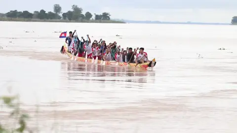 #យសមន្រ្តីមានជ័យបារមីលោកតាម្ចាស់ស្រុក #ទូកងរកូនខ្មែរ🇰🇭 #កីឡាលើទឹក🇰🇭🇰🇭🇰🇭 #ទូកង_កម្ពុជា_យើង #លាវបុី 