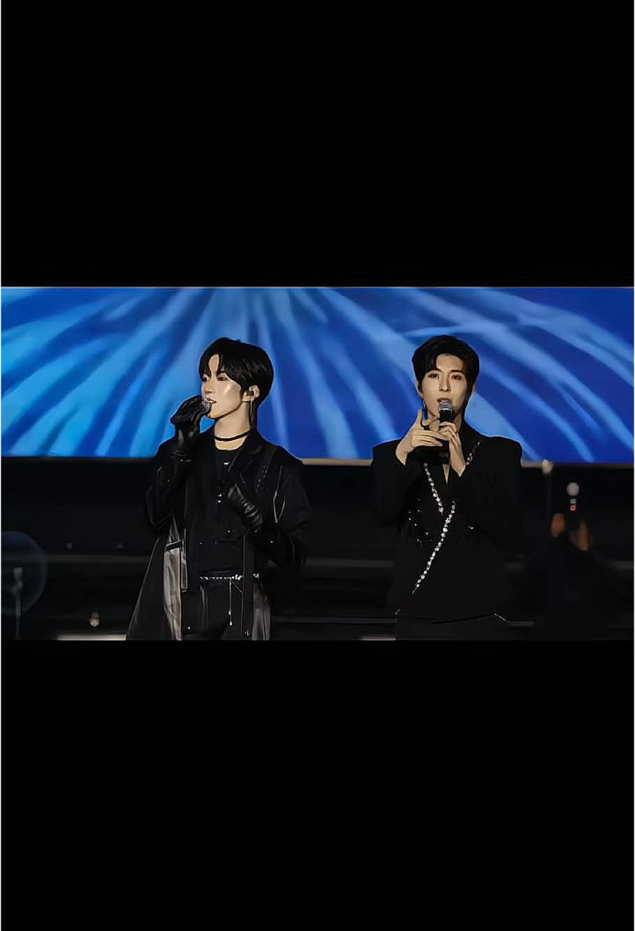 Desire4 Today✨🌹 ganteng dan cocok bgt blink” gini anjirr😭😭 ngingetin gw waktu TMA dulu😌 OK BYEE 👋 CATCH D4 MUSIC VIBES #LiPeien #JiangHeng #KipukaQiu #HuangXing #Desire4 #MusicFestival #Lope #Desire4NanjingFPMFEST #fyp #fyppppppppppppppppppppppp 