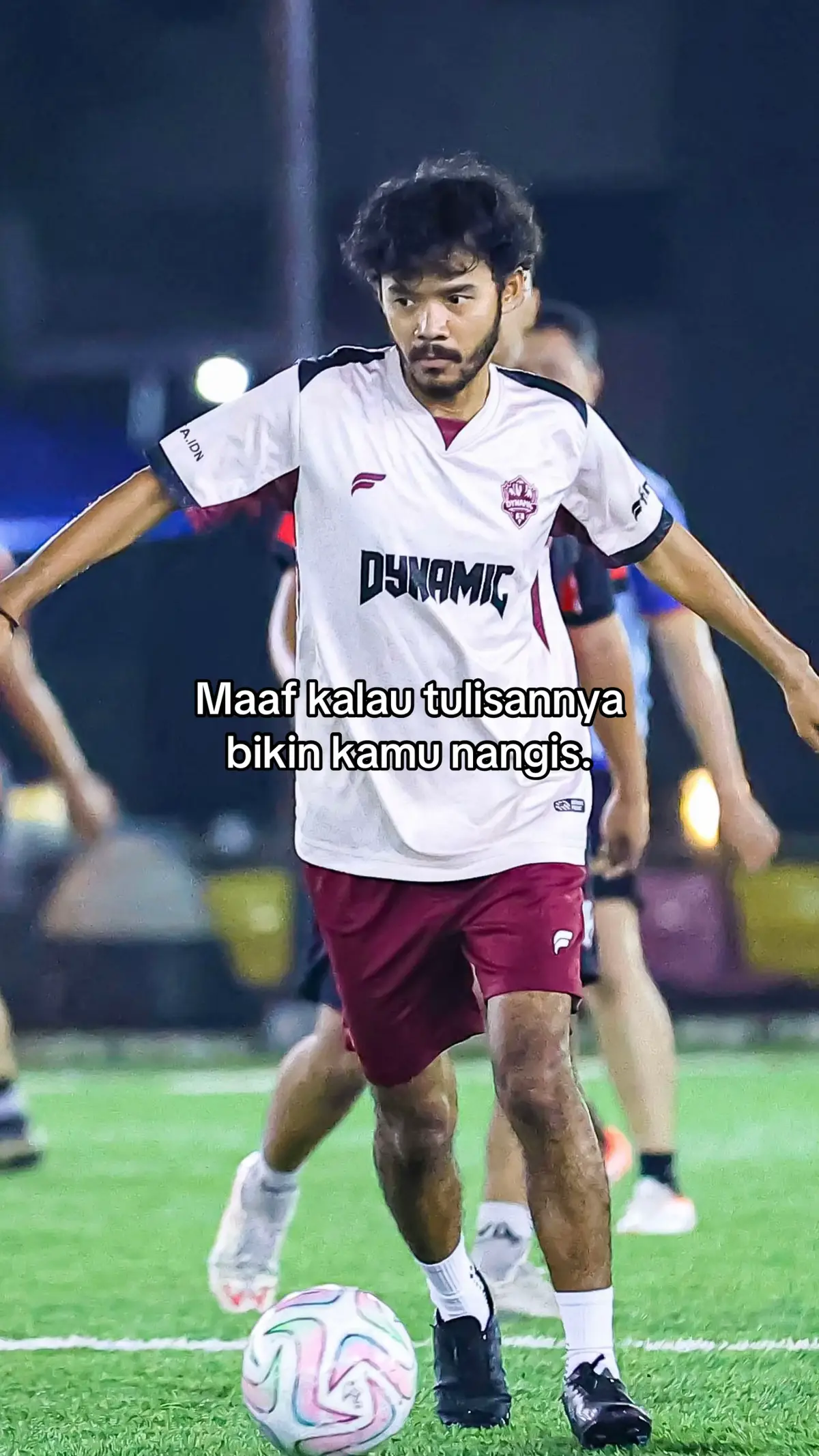 Buku utuh tapi tidak cemara sudah ada di showcase atau gramedia terdekat ya .. #utuhtapitidakcemara #maskokoganteng 