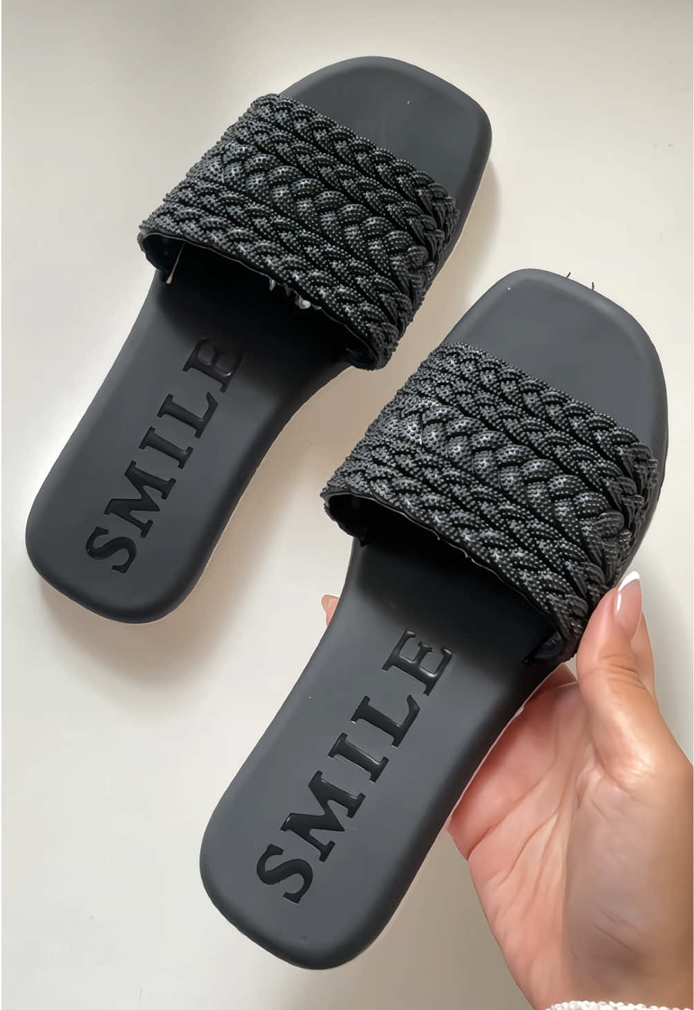 Dalawa na agad for the price of one! Hindi ka na lugi dito!! #buy1take1sandals #sandals #sandalsbuy1take1 #buy1take1slippers #slippersrecommendation 