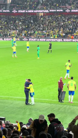 Ancelotti abraçando Estêvão e Rodrygo! 🇧🇷❤️ #FutebolNoTikTok #CanalWamo 