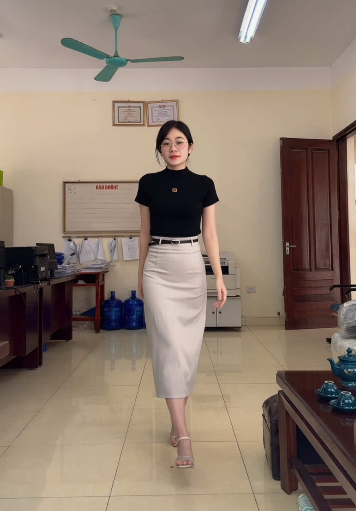 Chân váy cạp cao --> @mêli studios #melishop688 #chanvayombody #chanvaycongso #chanvaydai #maysosam 