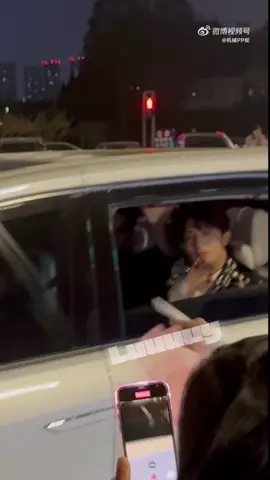 Trông có giống tổng tài đi đón phu nhân tan làm không chứ 🤣 #李沛恩pein_ #江衡oc #lýpháiân_gianghành #xuhuongtiktok #viralvideo 