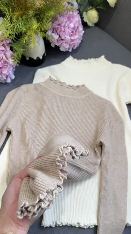 Áo len nữ cao cổ viền bèo. #aolen #aolenquangchau #aolennu #aolentam #aolendaitay 