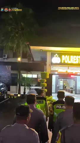 MALAM MALANG JADI AMAN! Polresta Malang Kota Bubarkan Balap Liar & Amankan 111 Motor! Polresta Malang Kota gelar Patroli Blue Light, bubarkan kerumunan dan amankan 111 motor diduga untuk balap liar! Keamanan dan ketertiban diutamakan!  #MalangAman #PolrestaMalangKota #BalapLiar #KeamananMalam #tertiblalulintas 