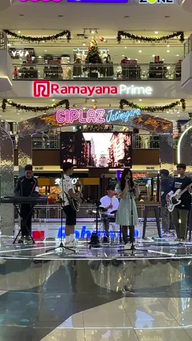Tampil di mall dulu ya ka