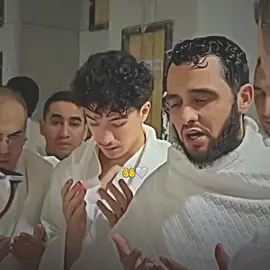 ابراهيم مازة يؤدي مناسك العمرة بعد مبارة الجزائر 🤲😍🇩🇿 #mouxhaeditly #football #fyp #تصميم_فيديوهات🎶🎤🎬 