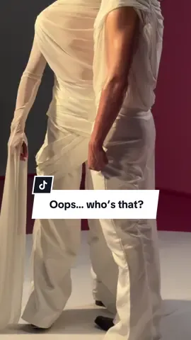 Oops… who’s that? 📌เผย ‘LA GLACE 1st Ever Presenter’ พร้อมกันทั่วประเทศทั้ง Online & Offline วันที่ 17.11.2025 | 19:00 @ MBK Center #GODofTonerpad_Laglace #laglace #ลากลาส 