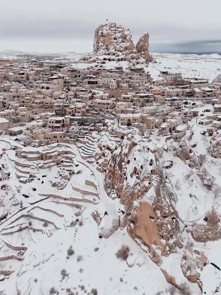 15 Kasım 2025 Kapadokya Karlar altında.. Bykus. Mustafa,dan alıntı..