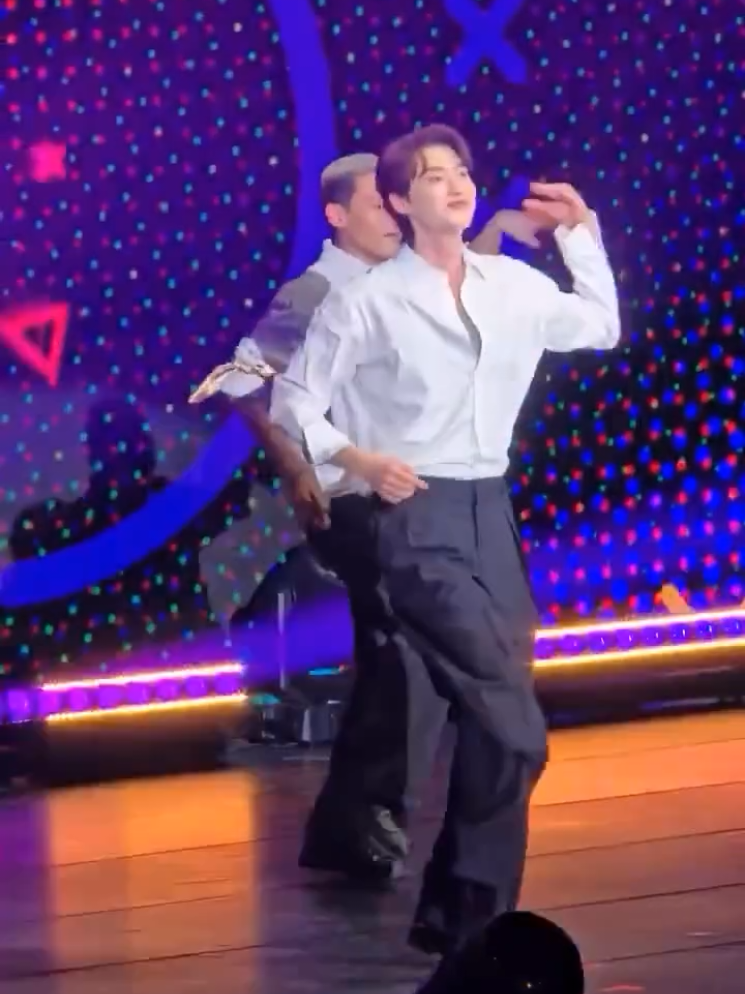 He's back!!!😭Lee Jong Suk dancing New face! #leejongsuk #LEE JONG SUK ASIA FANMEETING TOUR [Withjustlikethis]#taipei_taiwan #newface #PSY 