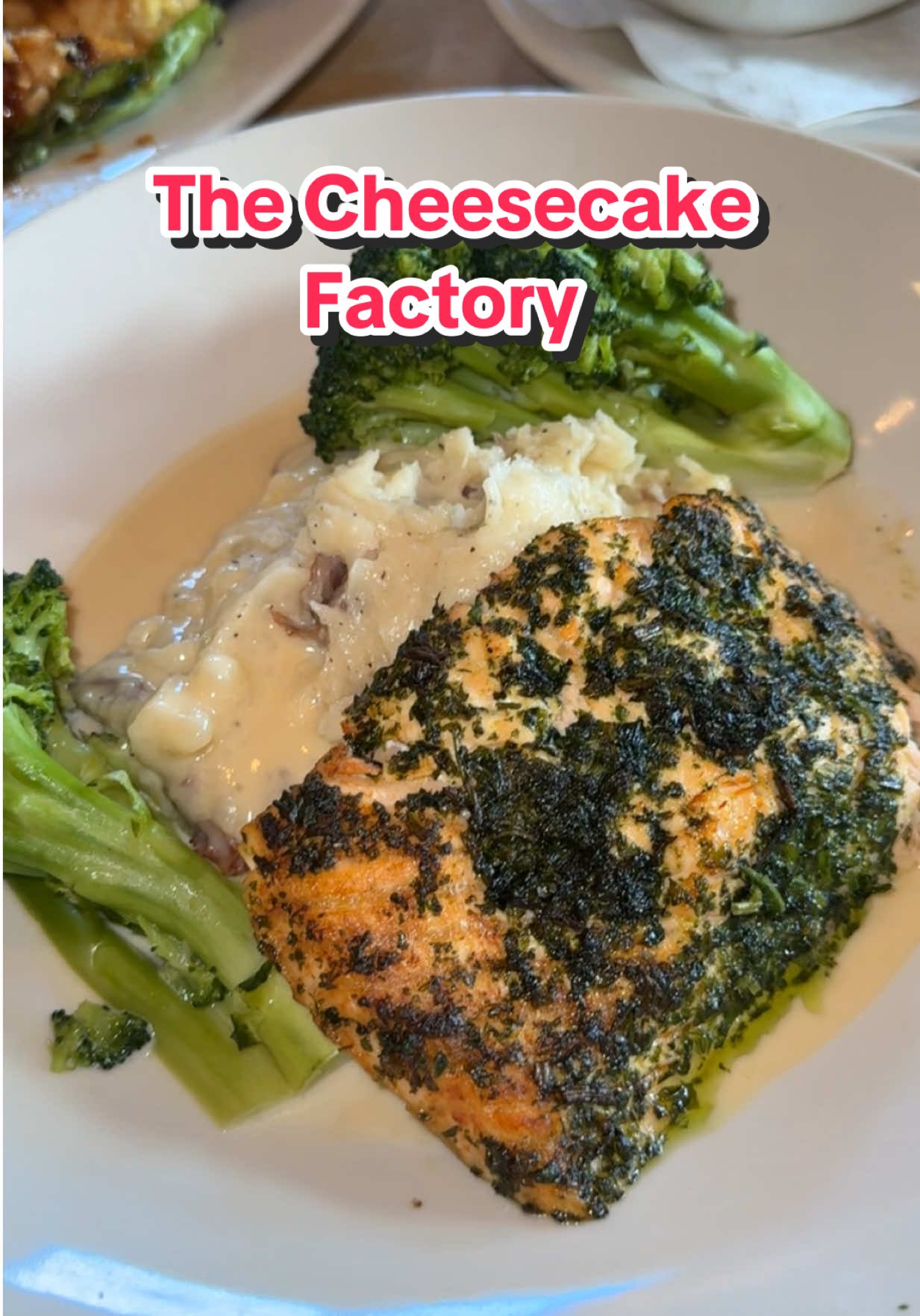 The Cheesecake Factory it gonna hit everytime. One of my fav restaurants to go to. Oh and the cheesecake is so good. 😫🥹❤️ #cheesecakefactory #resturant #foodreview #review #dinner 