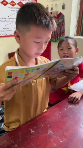 #20_11_2025 năm nay tụi nhỏ lại tiếp tục truyền thống ấy...Nghe các trò chúc mà e cười lăn: Bay nhanh như con chim, kêu to như con bò, lại còn chúc cô ‘có hai cái sừng chắc khỏe’ nữa chứ 😂 - Những lời chúc ngộ nghĩnh đáng y° ntn đủ làm cô ấm cả mùa đông rồi! - Bao la bao la ty mến, đáng yêu hết phần thiên hạ! 😂 🦌🐿️🐐.     #LophocvungcaoLaoCai #MítTốNữ #xuhuongtiktok #KỉniemngaynhagiaoVietNam