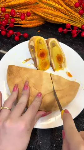 Bánh bía Tân huê Viên khổng lồ nhưng đậu xanh 8 cái trứng#emkieutaphoa #banhbia #banhpiatanhuevien #banhbiatanhuevien #banhpia8trung 