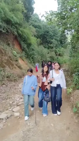 विद्यार्थीहरूसँग रमाइलो यात्रा.....😊😉😄😝😚😁#fun #justforfun #schoolfamily 