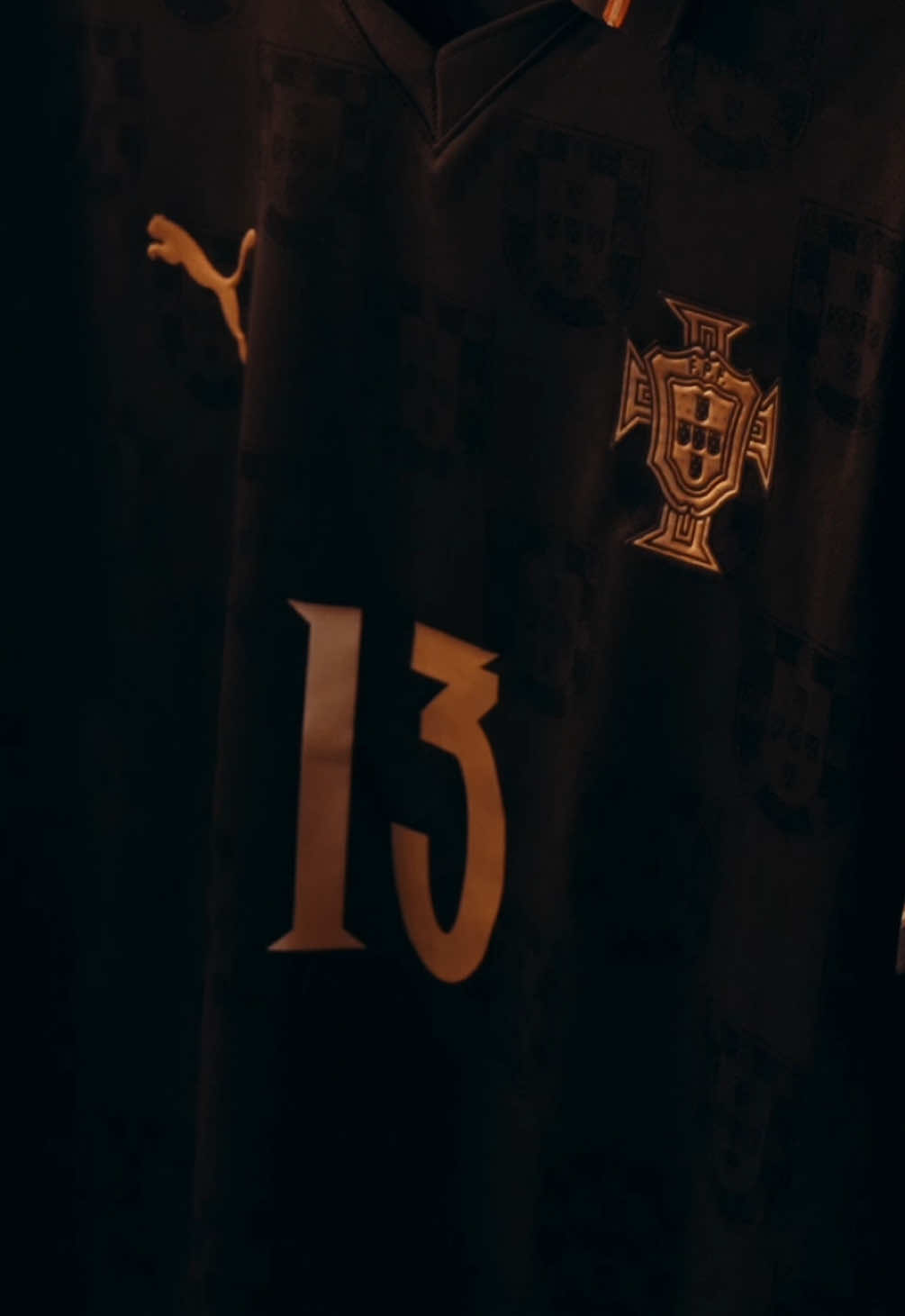 A nossa pele para o 𝗗𝗶𝗮 𝗗! 👕👑 @Parques de Sintra  A special kit for today's 𝗗𝗲𝗰𝗶𝘀𝗶𝘃𝗲 𝗠𝗮𝘁𝗰𝗵! 👕👑 