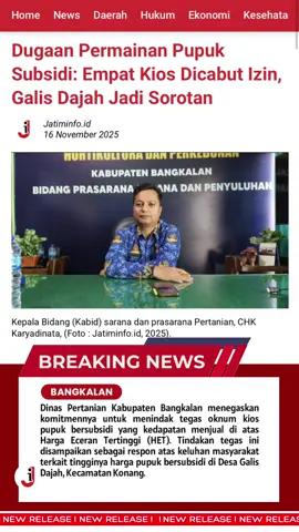 Dugaan Permainan Pupuk Subsidi: Empat Kios Dicabut Izin, Galis Dajah Jadi Sorotan Bangkalan — Dinas Pertanian Kabupaten Bangkalan menegaskan komitmennya untuk menindak tegas oknum kios pupuk bersubsidi yang kedapatan menjual di atas Harga Eceran Tertinggi (HET). Tindakan tegas ini disampaikan sebagai respon atas keluhan masyarakat terkait tingginya harga pupuk bersubsidi di Desa Galis Dajah, Kecamatan Konang. Kepala Bidang (Kabid) Sarana dan Prasarana Pertanian, CHK Karyadinata, mengungkapkan bahwa Dinas Pertanian tidak tinggal diam terhadap setiap laporan masyarakat. Bahkan, pihaknya telah mengambil langkah nyata dengan memecat empat kios yang terbukti melakukan pelanggaran. “Sudah empat kios yang kami pecat, mas. Kami tidak main-main dalam menindak oknum kios yang menjual pupuk di atas HET. Terima kasih atas laporannya, ini akan segera kami tindak lanjuti,” tegasnya. Minggu, (16/11/2025). CHK sapaan akrabnya menambahkan, pihaknya juga akan segera melakukan konfirmasi kepada distributor yang menaungi wilayah tersebut. Jika ditemukan pelanggaran lebih lanjut, kasusnya akan diteruskan ke Pupuk Indonesia. “Kami akan melakukan konfirmasi terhadap distributor untuk ditindaklanjuti ke PT Ts bila nanti ditemukan pelanggaran. Kami juga merekomendasikan ke PT Pupuk Indonesia agar kios-kios yang nakal ditindak sesuai ketentuan,” ujarnya. Sebelumnya, sejumlah petani Desa Galis Dajah mengaku membeli pupuk bersubsidi jenis urea hingga Rp140 ribu per sak dan pupuk NPK mencapai Rp150 ribu per sak—angka yang jauh lebih tinggi dibanding harga resmi pemerintah. Bahkan, seorang petani menyampaikan bahwa ia terpaksa membeli pupuk Phonska sebanyak dua sak dengan total harga Rp320 ribu. Laporan masyarakat terkait kenaikan harga pupuk di Galis Dajah kini tengah dalam proses penelusuran lebih lanjut oleh Dinas Pertanian. Pihaknya memastikan pengawasan akan terus diperketat agar distribusi pupuk bersubsidi tepat sasaran dan sesuai aturan pemerintah. Kasus ini diperkirakan masih akan berkembang seiring dengan pengumpulan bukti dan klarifikasi lanjutan terhadap distributor maupun kios. Dinas Pertanian meminta masyarakat terus melaporkan apabila menemukan adanya penyimpangan harga pupuk bersubsidi di lapangan. #jatiminfo_id #galisdajah #kecamatankonang #kabupatenbangkalan #viral 