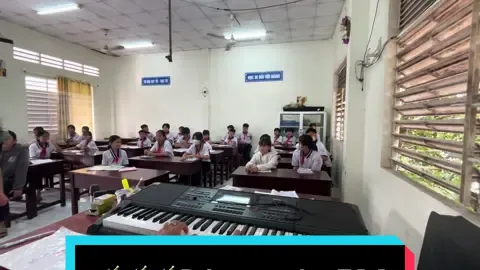 🎺🎺🎺 Dáng Em cho lớp 7A4 .... cần chi ra đường nguy hiểm ... mình ở tại lớp là có nhạc nhảy r #xh #tiktok #hocsinh #cantho #xuhuong 