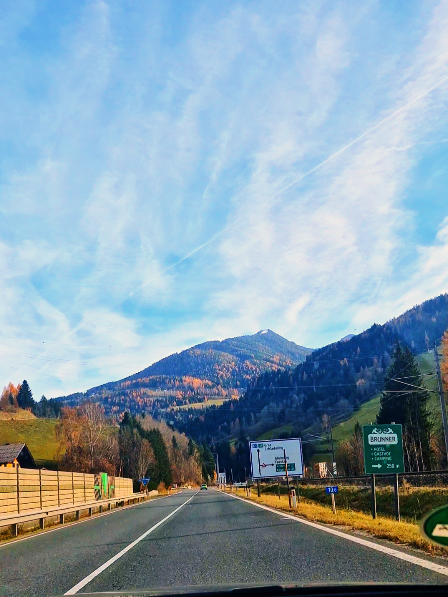 Unterwegs in den Alpen. Einfach Freiheit. #alpen #roadtrips #travel #fyp #viral 