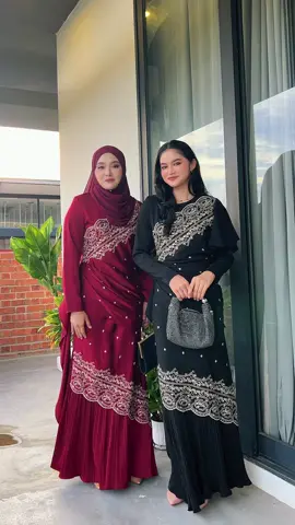 They’re coming with full Bollywood vibes… 😍✨ Kalau dah pakai Kastiya dress ni, memang auto berangan macam main character! 💃🏽which color suits you the best?❤️🖤 #JlabellaKastiyaDress #JlabellaGlamorousRaya2025 #fyp #saree 