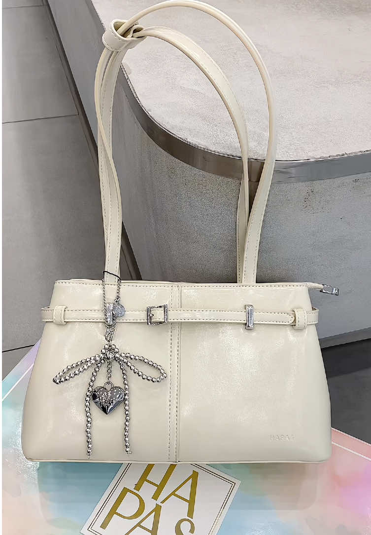 Túi xách tặng kèm charm #HAPAS siu hot hit #xuhuong #oncloudnine #dailybag #tuixach 