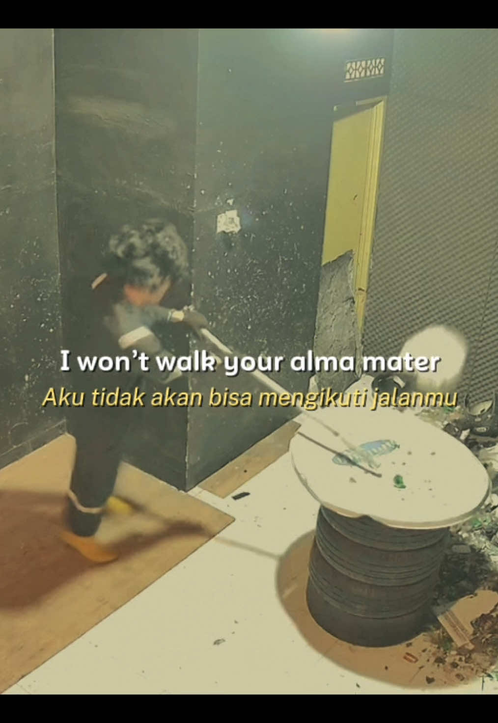 Kamu lihat cara mereka nahan kecewa tanpa ngomong apa-apa. Dan itu lebih nyakitin daripada kata-kata. Dan kamu mulai percaya mereka lebih pantas dapet anak selain kamu. Kamu nggak harus nerima semua rasa bersalah itu. Tapi kamu harus luapin semuanya di Funfury ! #funfury #rageroom #breakroom #malang #maknalagu 