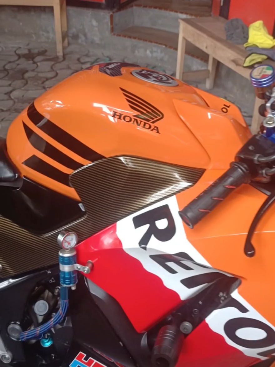 cuci motor salju Mr ucup di jamin cepat bersih dan mengkilap. atur posisi atur strategi budalkan bolo Segala jenis sepedah motor selesai detailing, langsung kinclong! Yang motor sport, matic, atau trail bisa datang kesini! #fyp #cucimotor#detailingmotor#Motorsport#ninja250fi @mas agung @Not_FOUND15 @SAM PIITAK SOPIR SEEZ @baimwong 