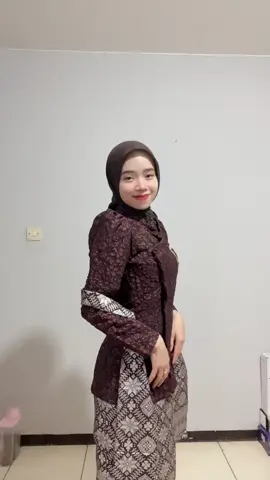Cantik banget kebaya nya buat bb 38 di aku pas banget🫶🏻😍#kebayamodern #kebayajawa #kebaya 