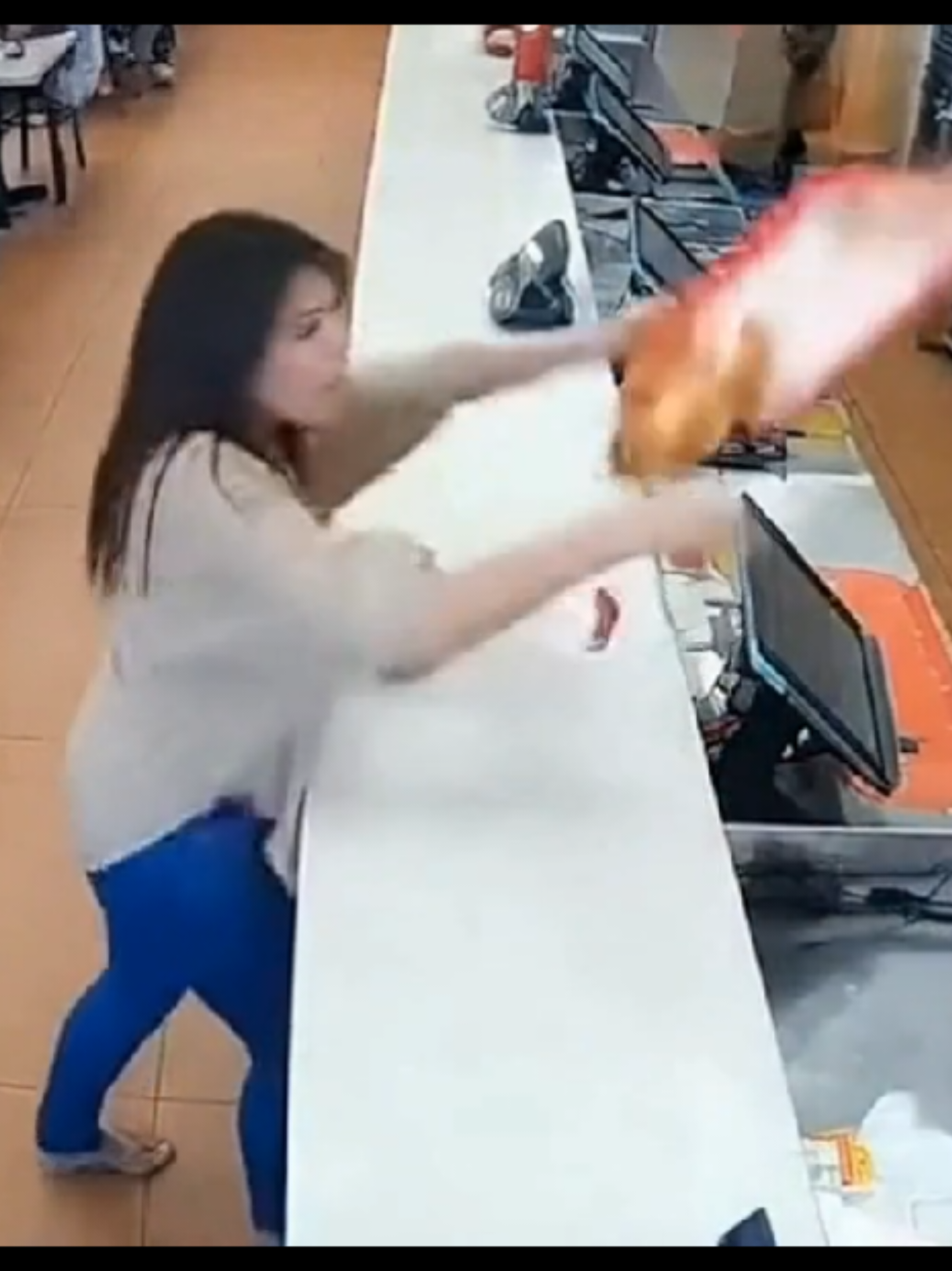 Tula ashik nak bahagian thigh je.. kan dah kene part 2 🤣😅 #ayamgoreng #fastfood #viralvideo #fypmalaysia #kfc 