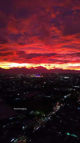 Langit Bandung Sore ini  #fyp #viral #bomber #layangan #gelasan 