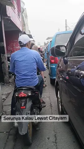 Kalau yang belum lewat depan stasiun Citayam wajib cobain, macet panjang hanya gara2 satu angkot ngetem.  #citayam #depok #macet #stasiuncitayam #kdm 