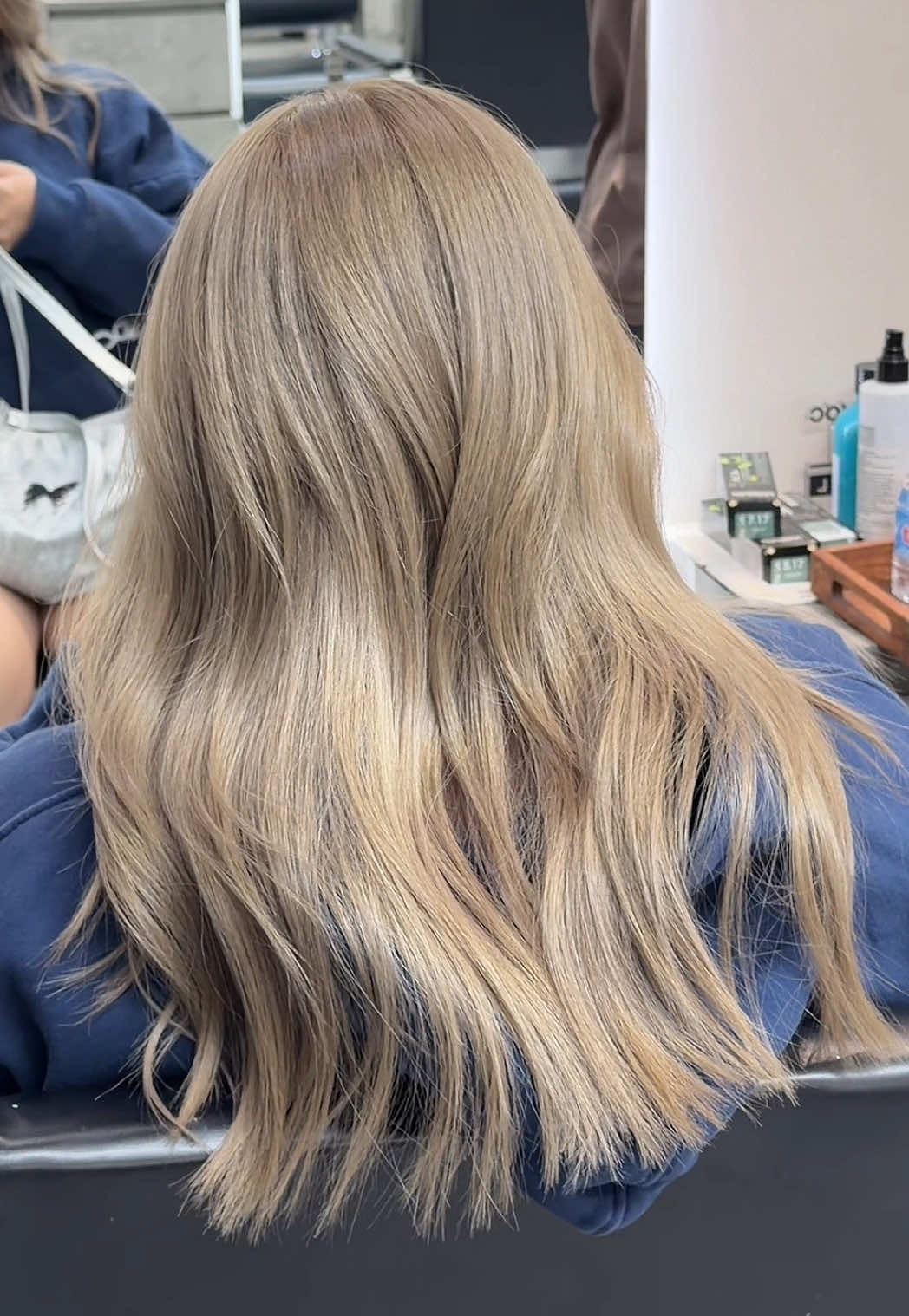 Blonde tẩy full nhìn slay lắm ạ  #tranhaihair #nhuộmtóc #layer #viral #blonde 
